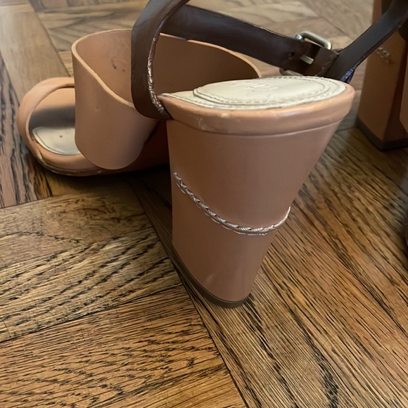 Chloè Tan and Brown Strap Sandals - Picture 3 of 7